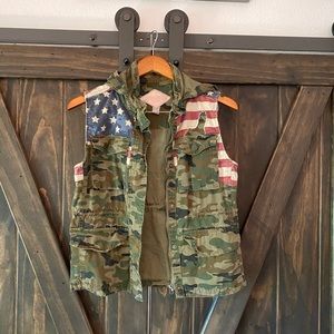 Soho Babe/Camo/American Flag vest/Medium (junior)
